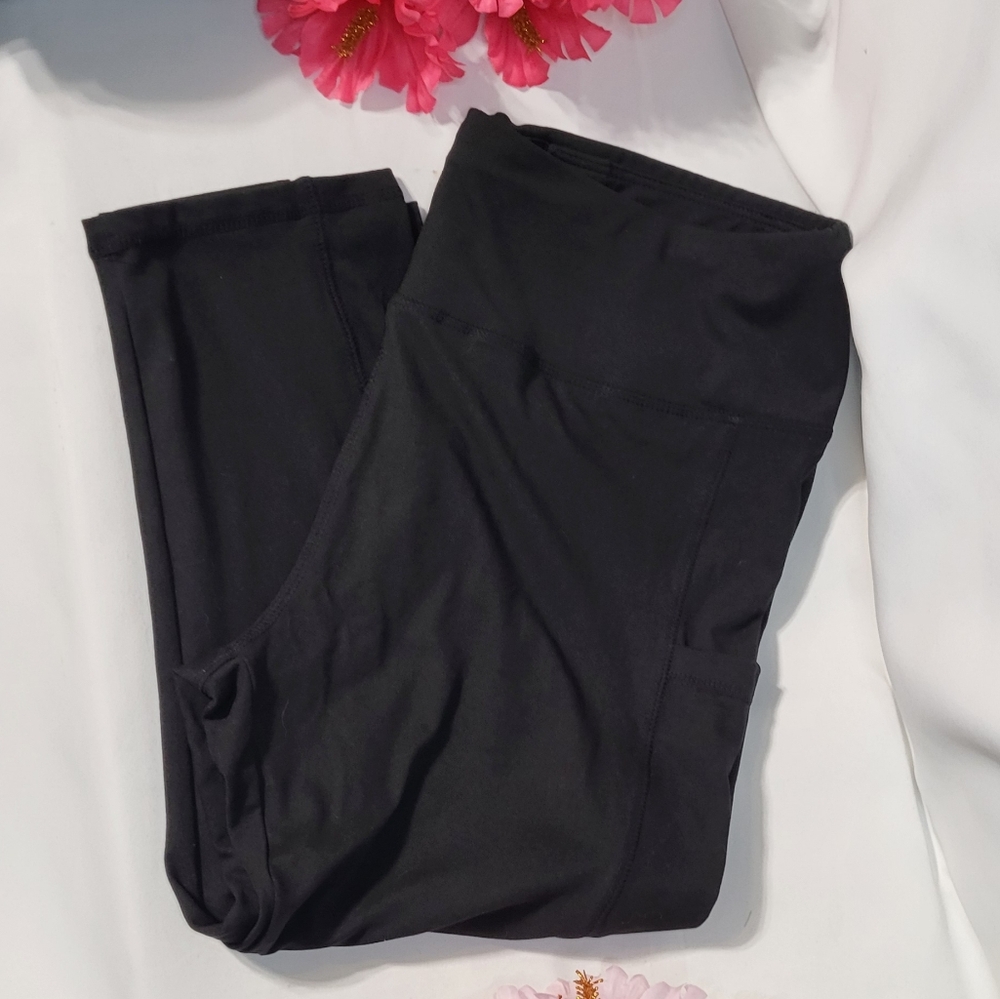 Women's NWOT Black High Waisted Capri Leggings Size 2XL with Pockets - Picture 4 of 7